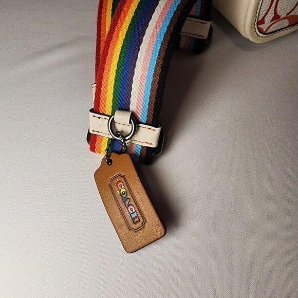 NWT Coach CJ581 MEN'S Sullivan Pack In Rainbow Signature Canvas - Picture 4 of 7